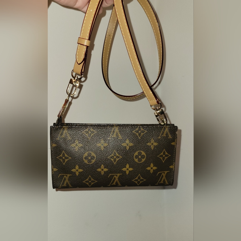 Louis Vuitton Black and Gold Monogram Pouch. - Picture 6 of 9